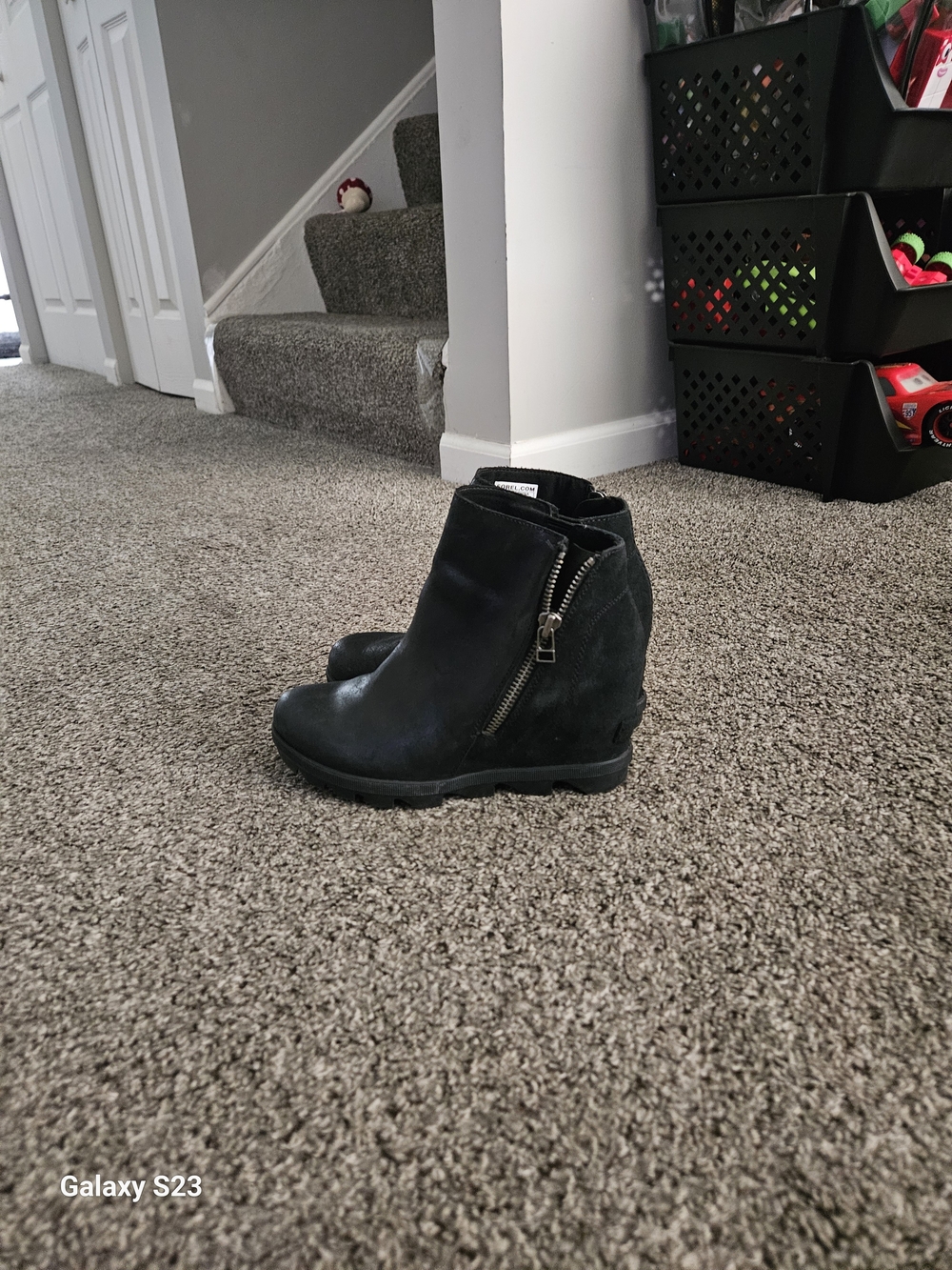 Sorel Women's Black Leather Hidden Wedge Ankle Boots Side Zip Size 6